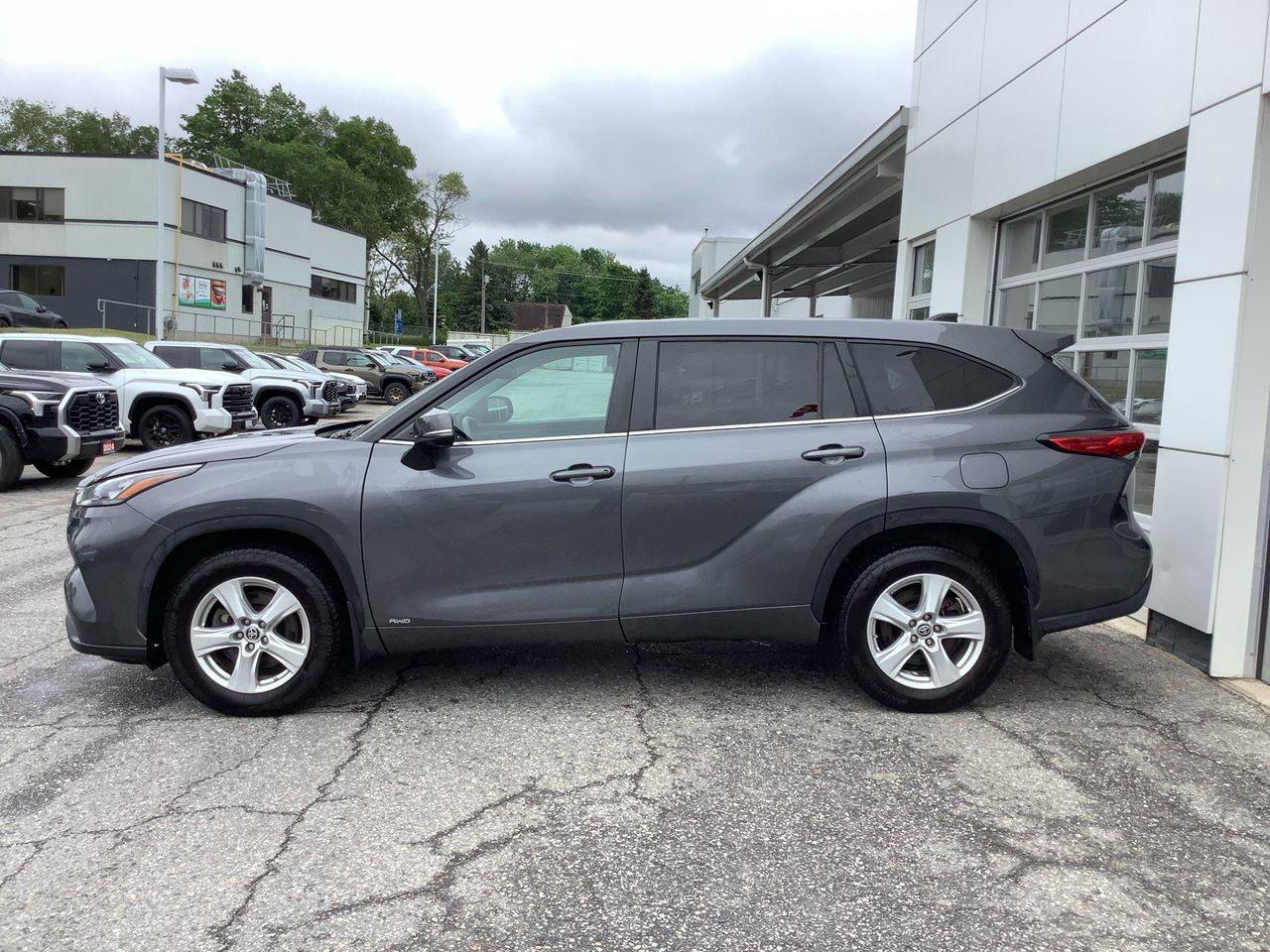 2023 Toyota Highlander HYBRID LE Photo