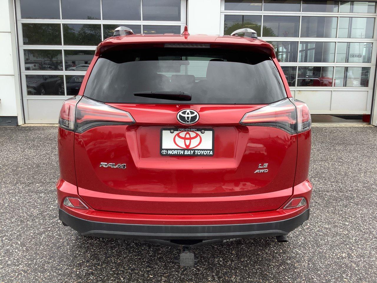 2016 Toyota RAV4 LE Photo4