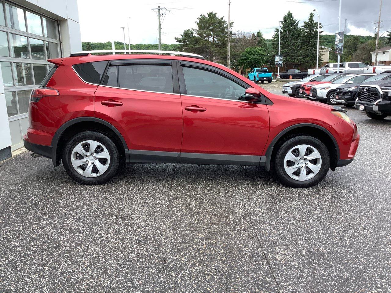 2016 Toyota RAV4 LE Photo