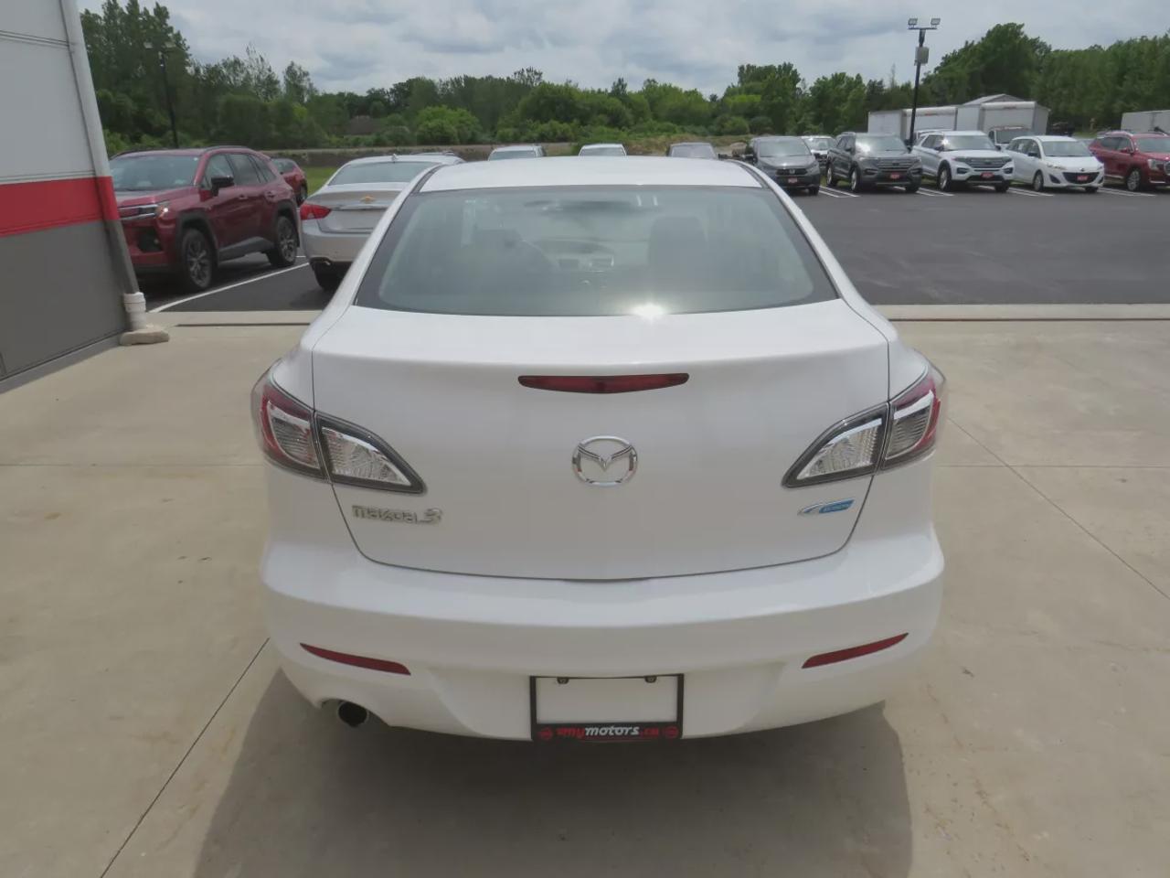 2013 Mazda MAZDA3 GS-SKY Photo
