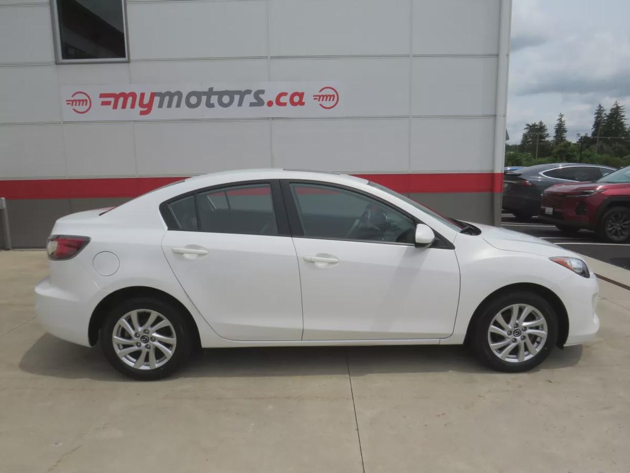 2013 Mazda MAZDA3 GS-SKY Photo