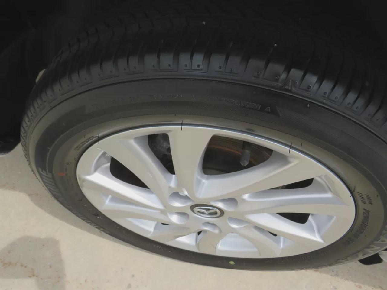 2013 Mazda MAZDA3 GS-SKY Photo