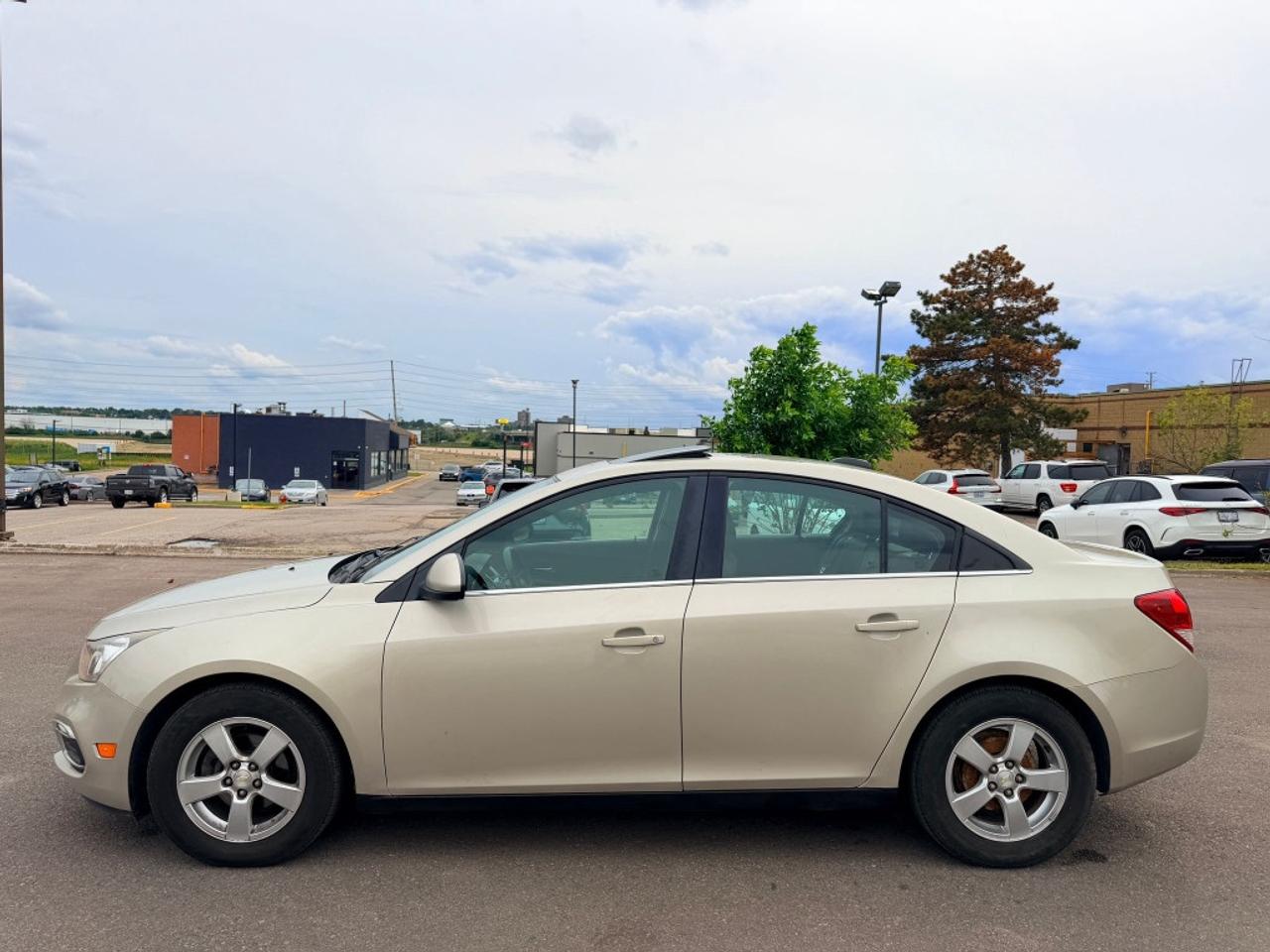 2015 Chevrolet Cruze 2LT 4dr Sedan (1.4L 4cyl Turbo 6A) Photo