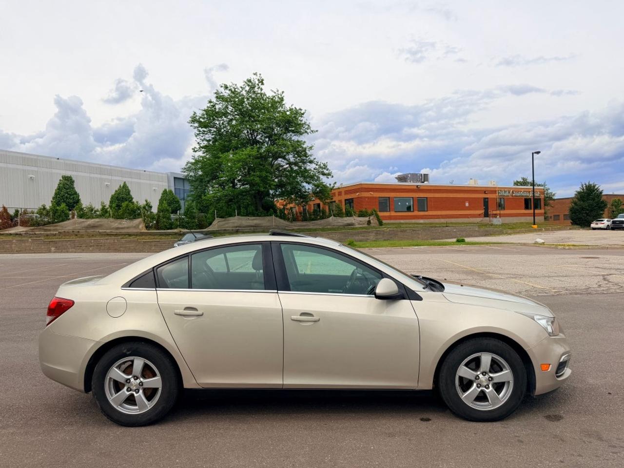 2015 Chevrolet Cruze 2LT 4dr Sedan (1.4L 4cyl Turbo 6A) Photo
