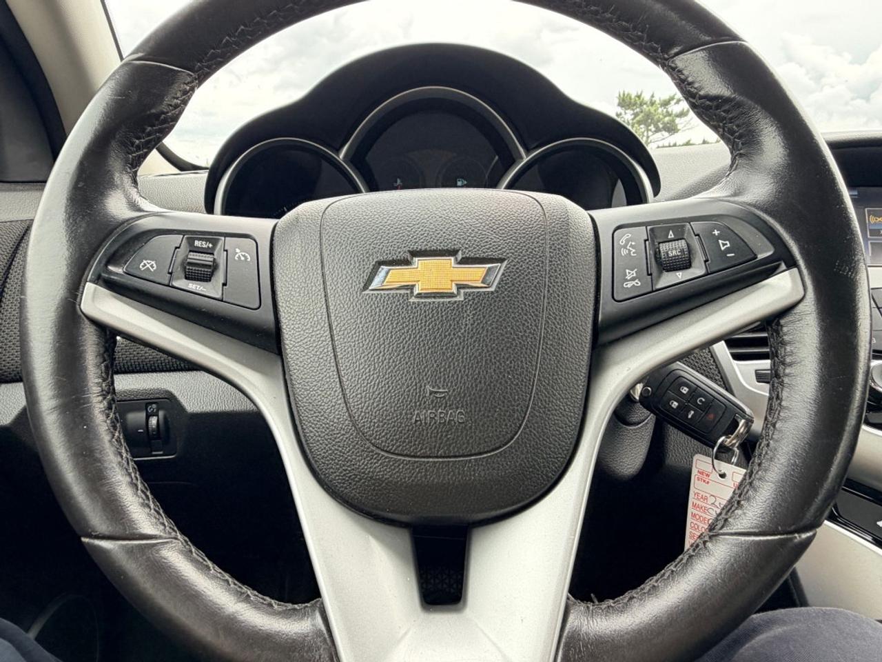 2015 Chevrolet Cruze 2LT 4dr Sedan (1.4L 4cyl Turbo 6A) Photo