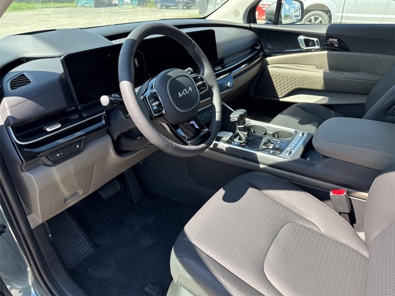 2026 Kia Carnival SX+  Harman/Kardon Premium Audio - $402 B/W Photo4