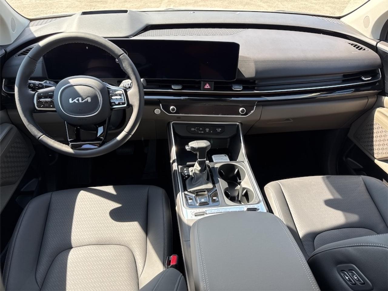 2026 Kia Carnival SX+  Harman/Kardon Premium Audio - $402 B/W Photo3