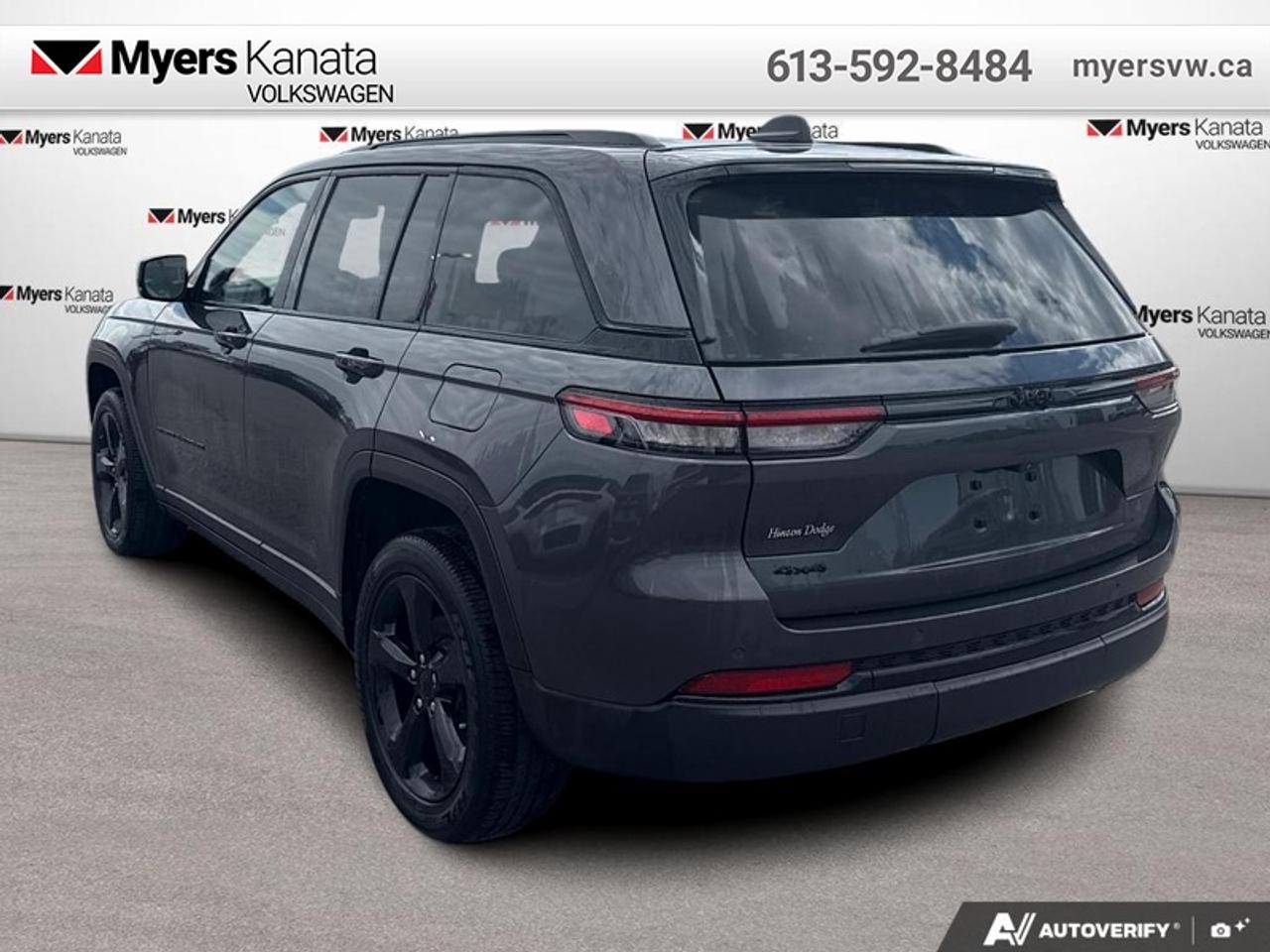 2023 Jeep Grand Cherokee Altitude  - Leather Seats Photo