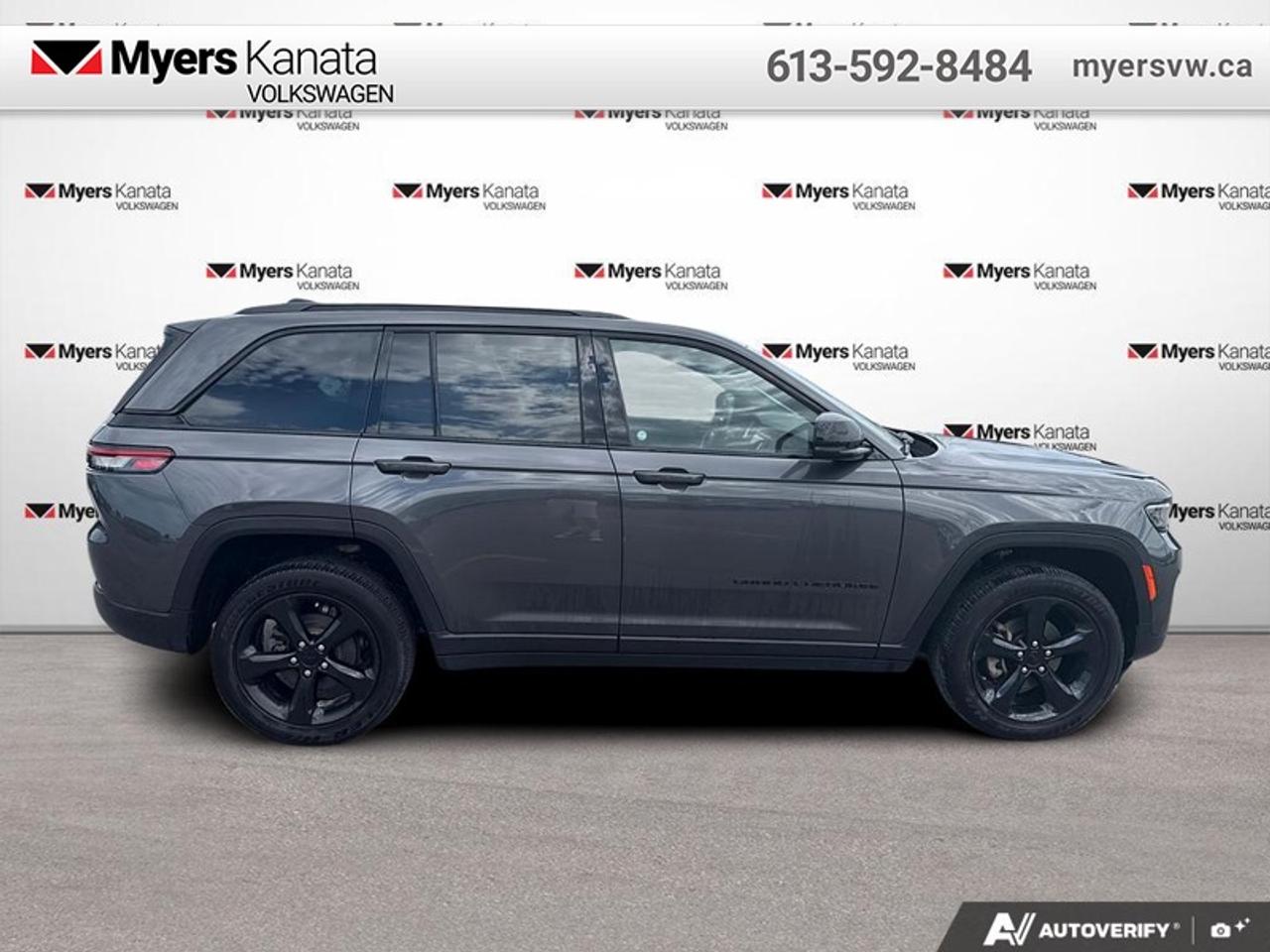 2023 Jeep Grand Cherokee Altitude  - Leather Seats Photo