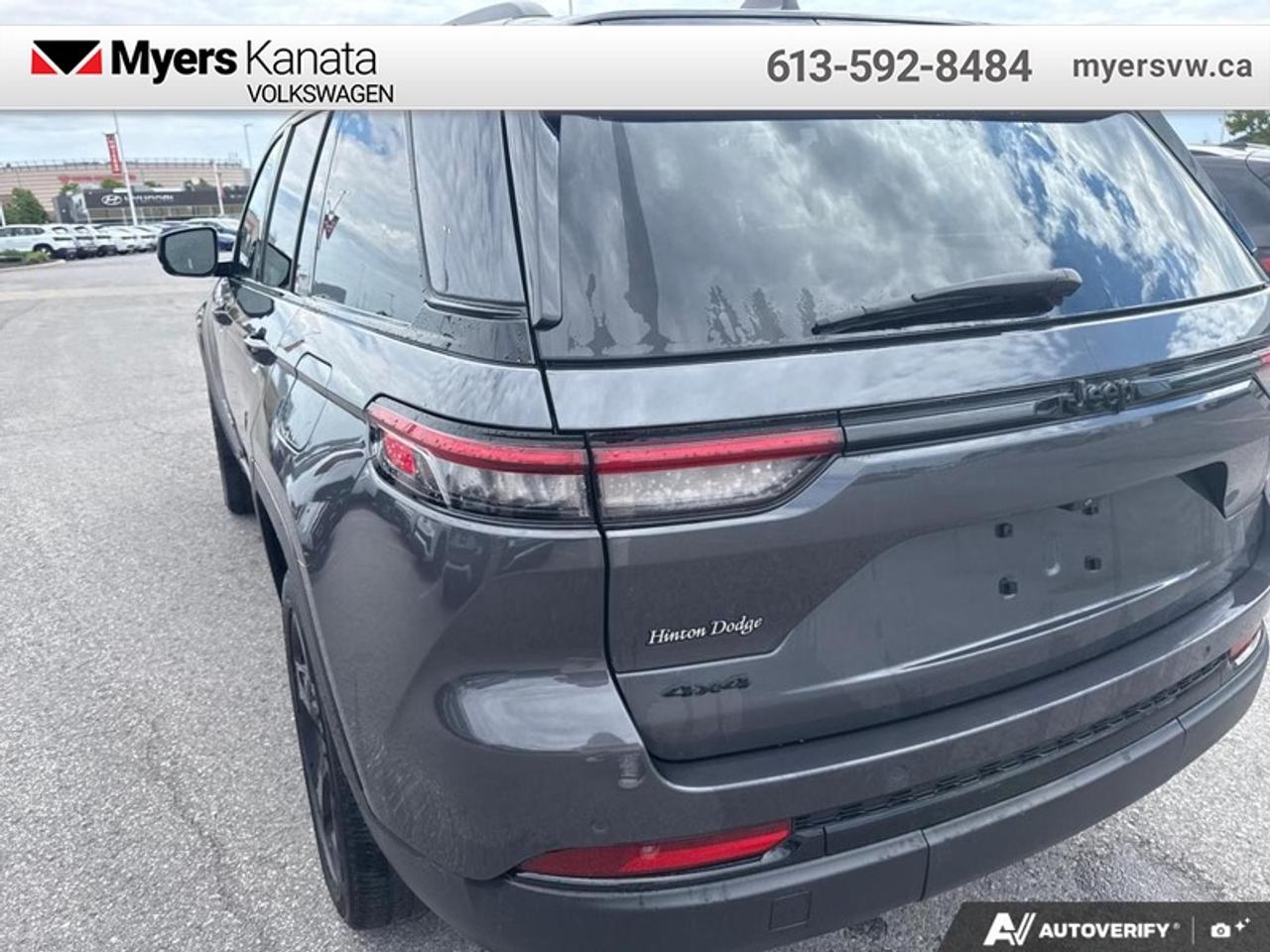 2023 Jeep Grand Cherokee Altitude  - Leather Seats Photo