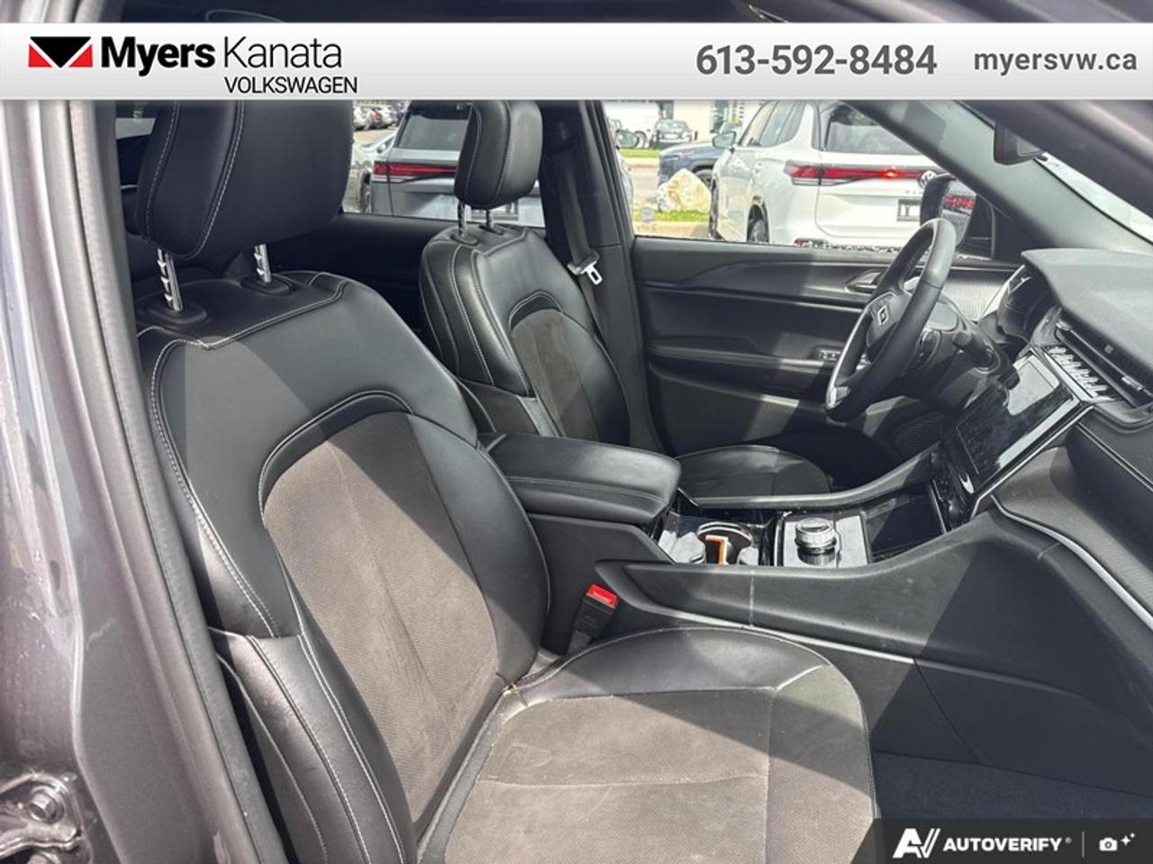 2023 Jeep Grand Cherokee Altitude  - Leather Seats Photo