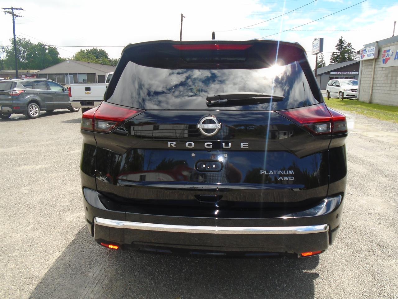 2024 Nissan Rogue Platinum Photo3