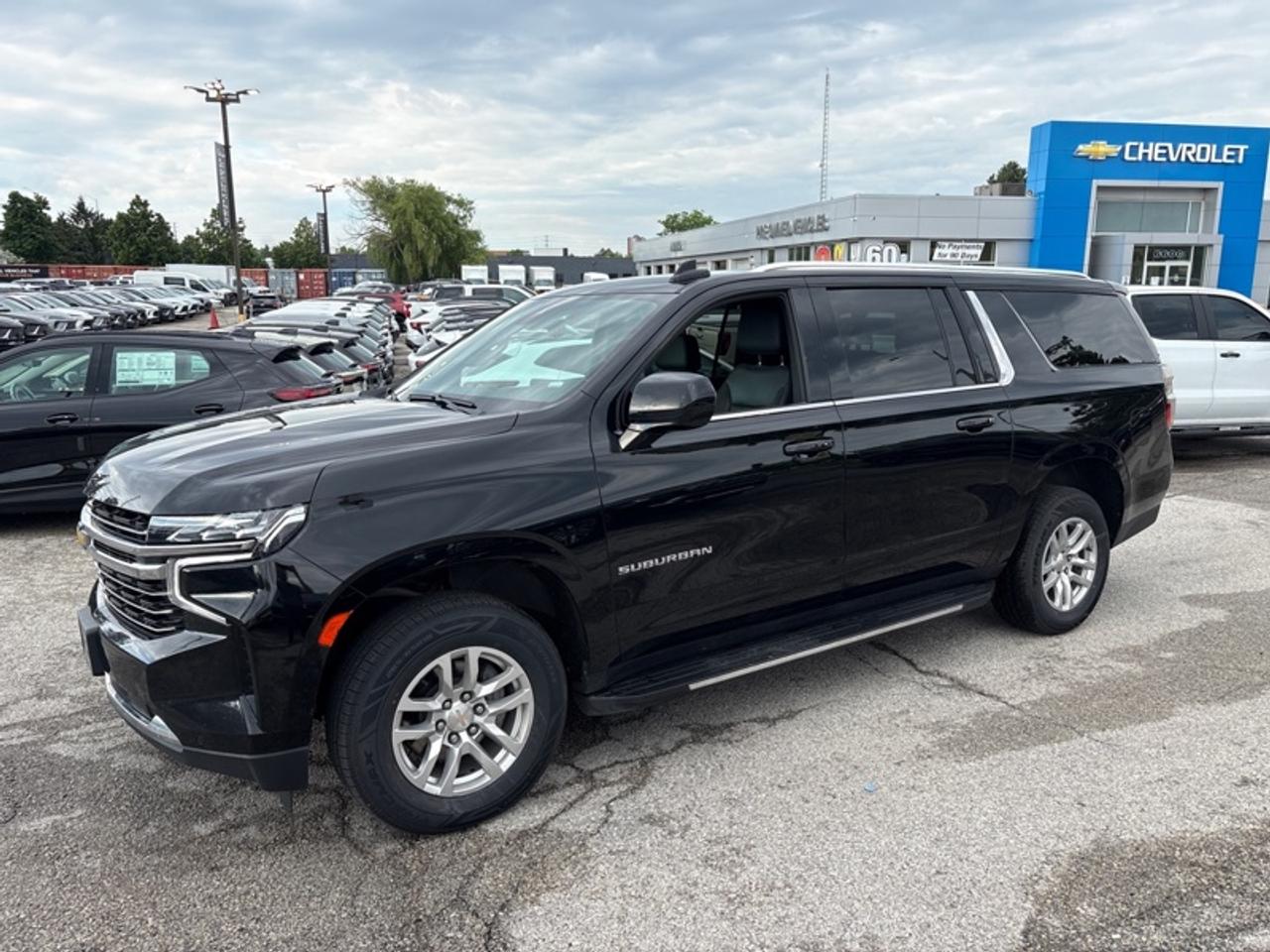 2024 Chevrolet Suburban LT  LEATHER|8 PASS| Photo