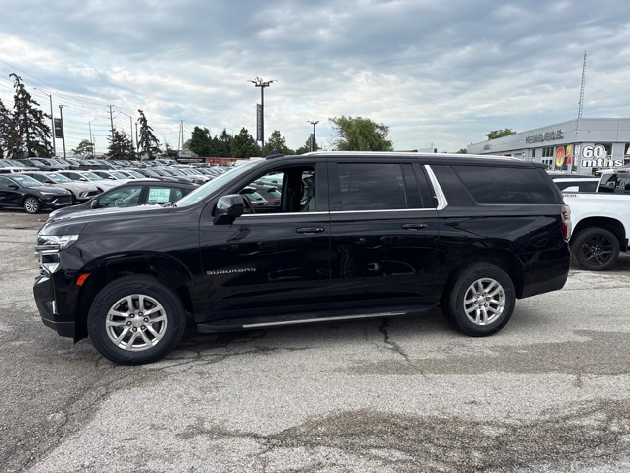 2024 Chevrolet Suburban LT  LEATHER|8 PASS| Photo