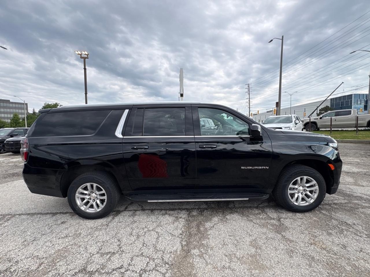2024 Chevrolet Suburban LT  LEATHER|8 PASS| Photo