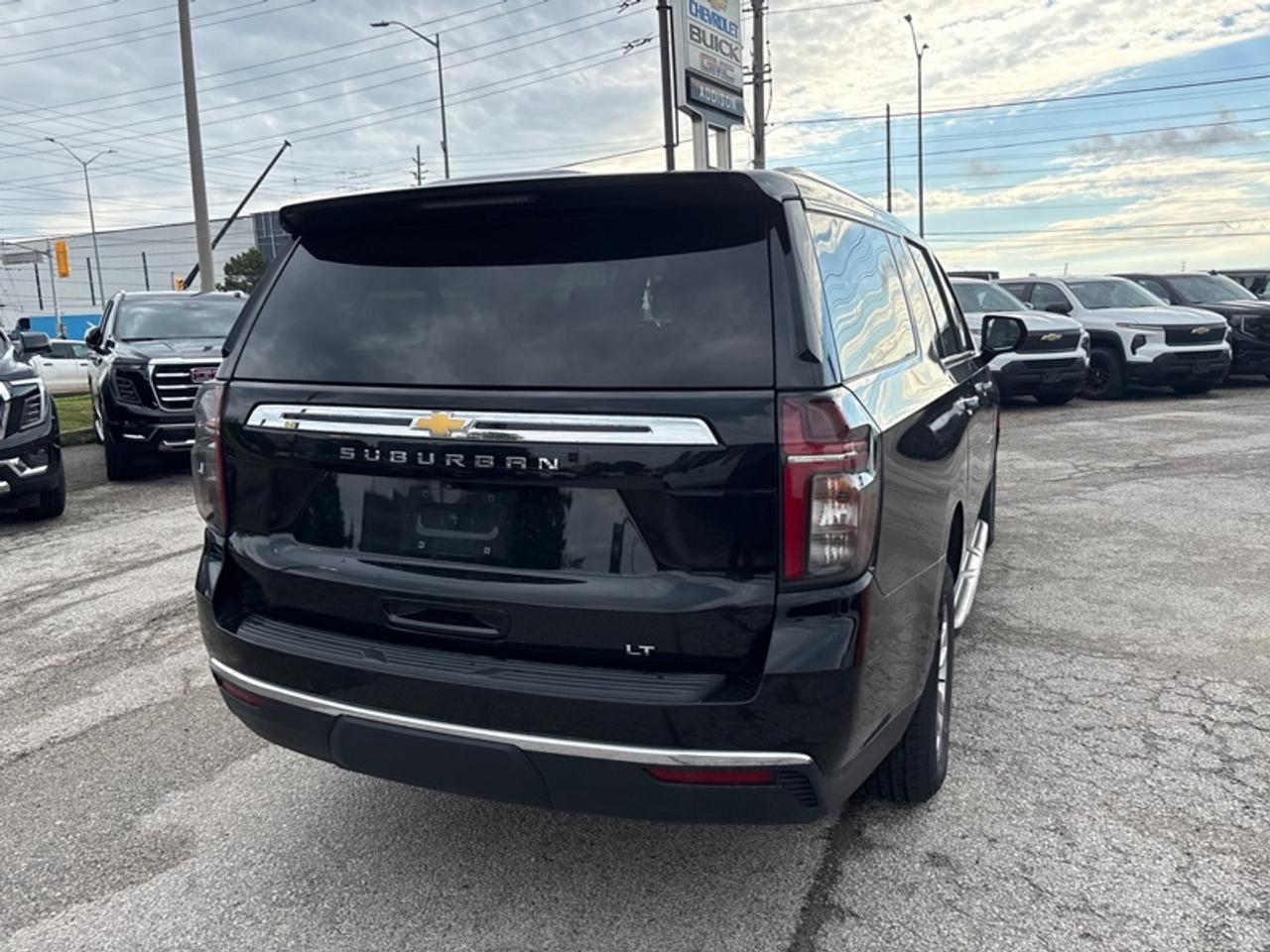 2024 Chevrolet Suburban LT  LEATHER|8 PASS| Photo