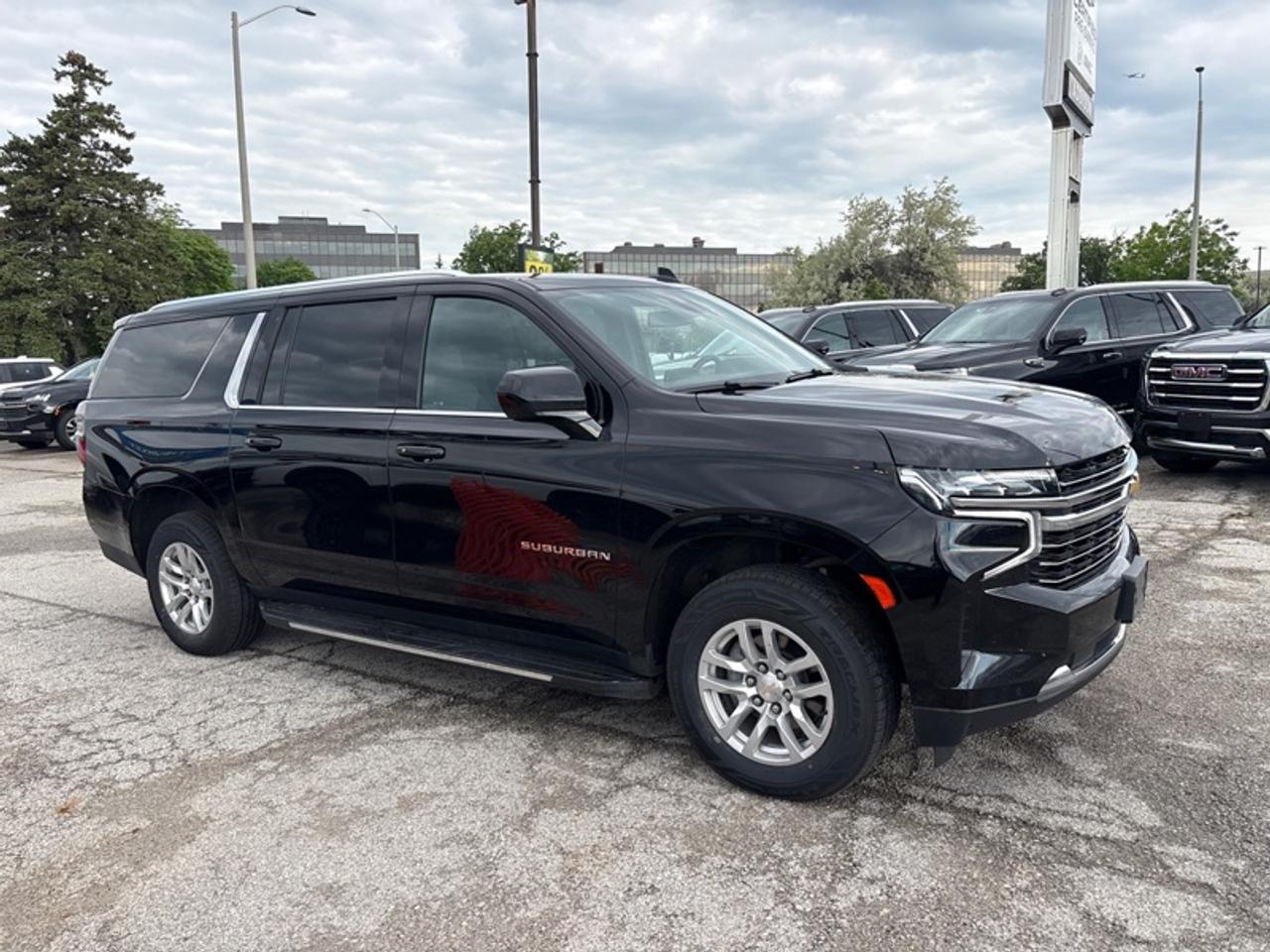 2024 Chevrolet Suburban LT  LEATHER|8 PASS| Photo