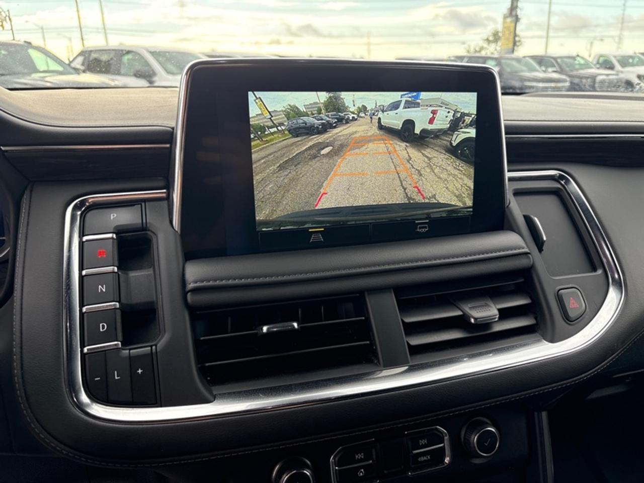 2024 Chevrolet Suburban LT  LEATHER|8 PASS| Photo