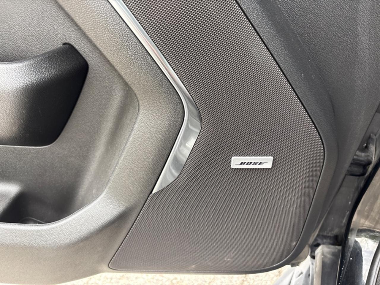 2024 Chevrolet Suburban LT  LEATHER|8 PASS| Photo