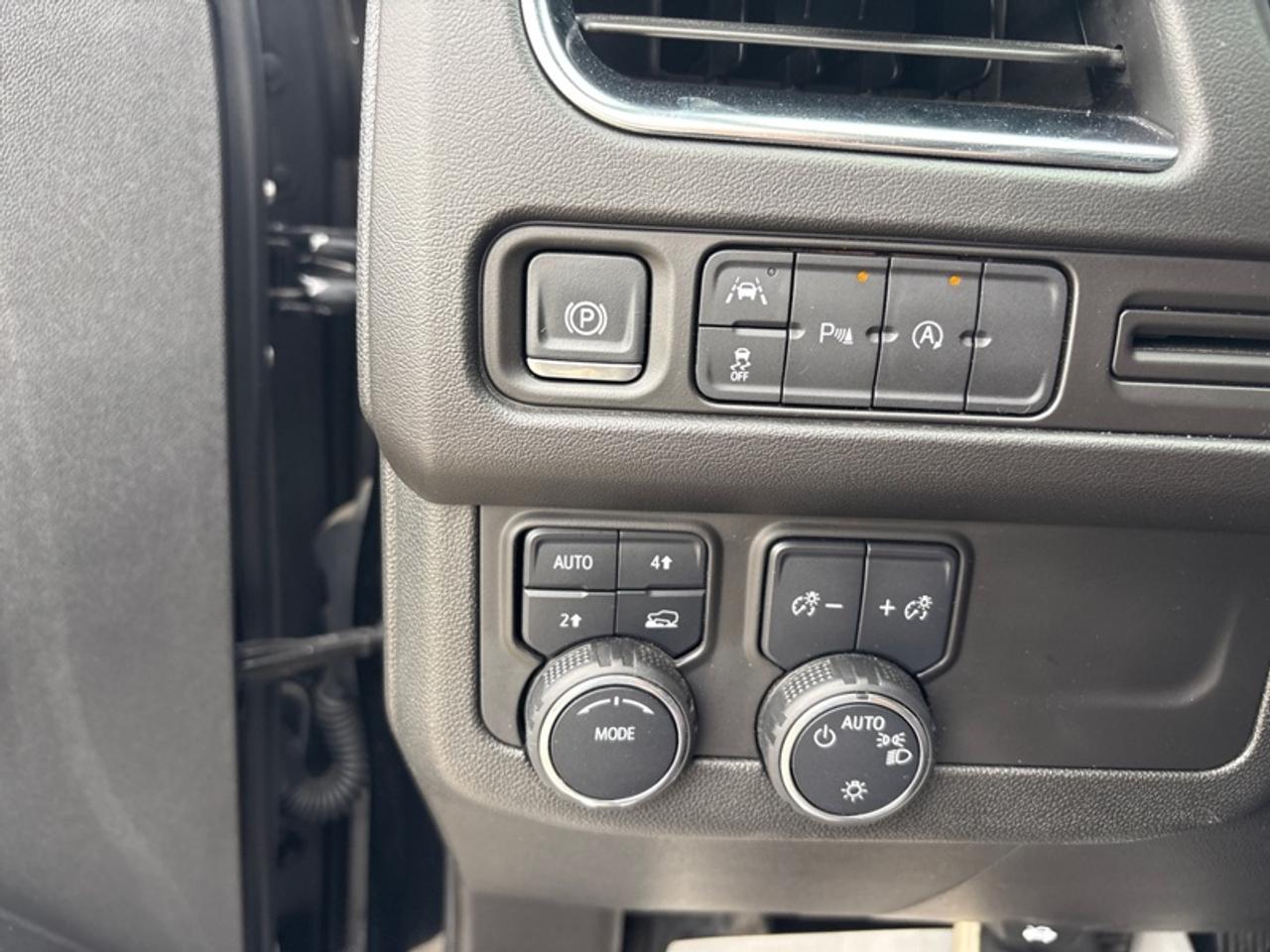 2024 Chevrolet Suburban LT  LEATHER|8 PASS| Photo
