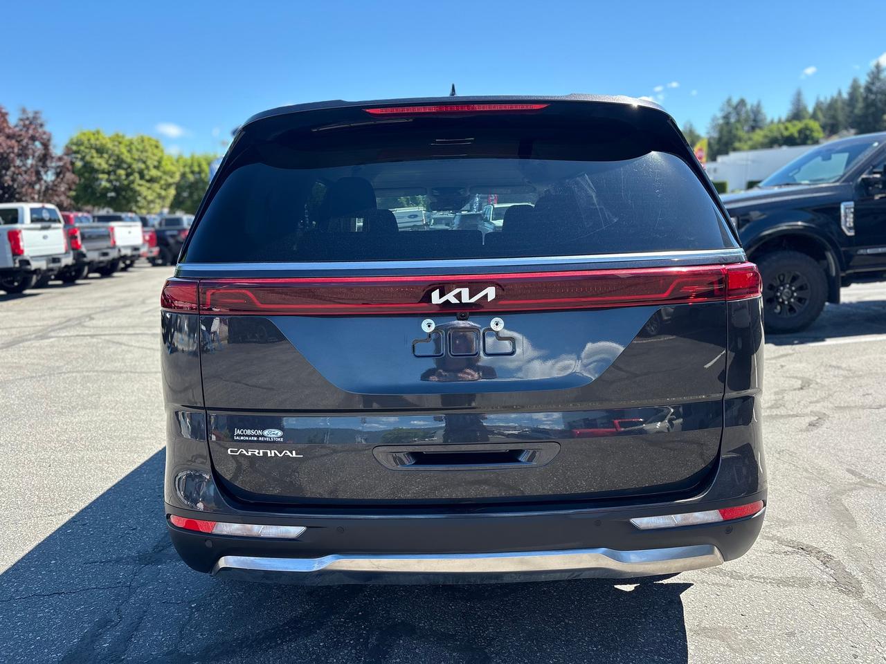2024 Kia Carnival EX Photo3