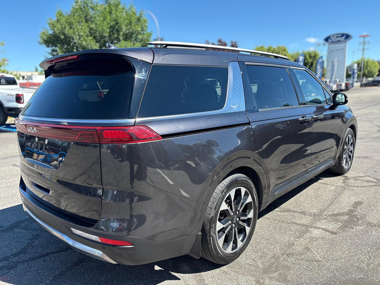 2024 Kia Carnival EX Photo4