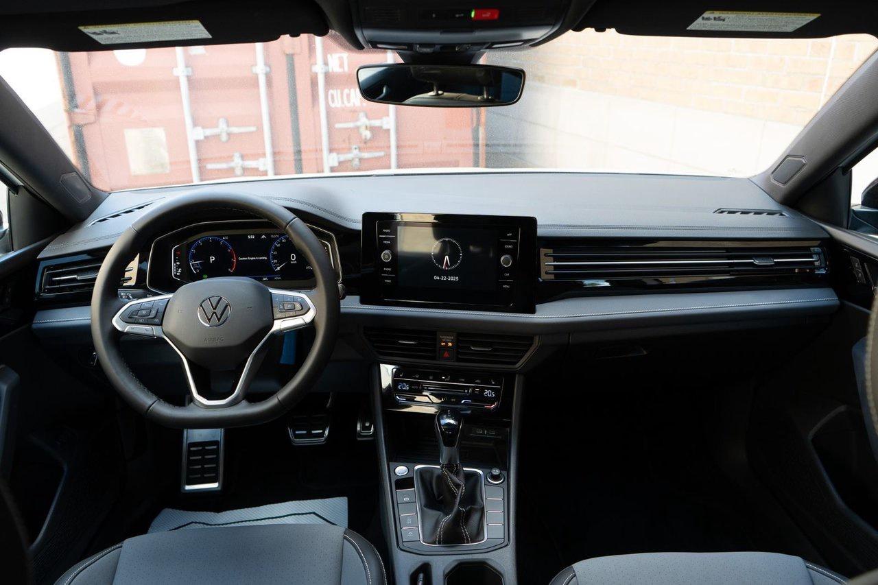 2025 Volkswagen Jetta Comfortline Sport Photo