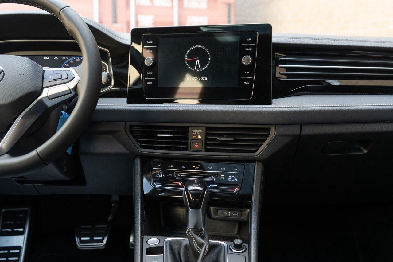 2025 Volkswagen Jetta Comfortline Sport Photo