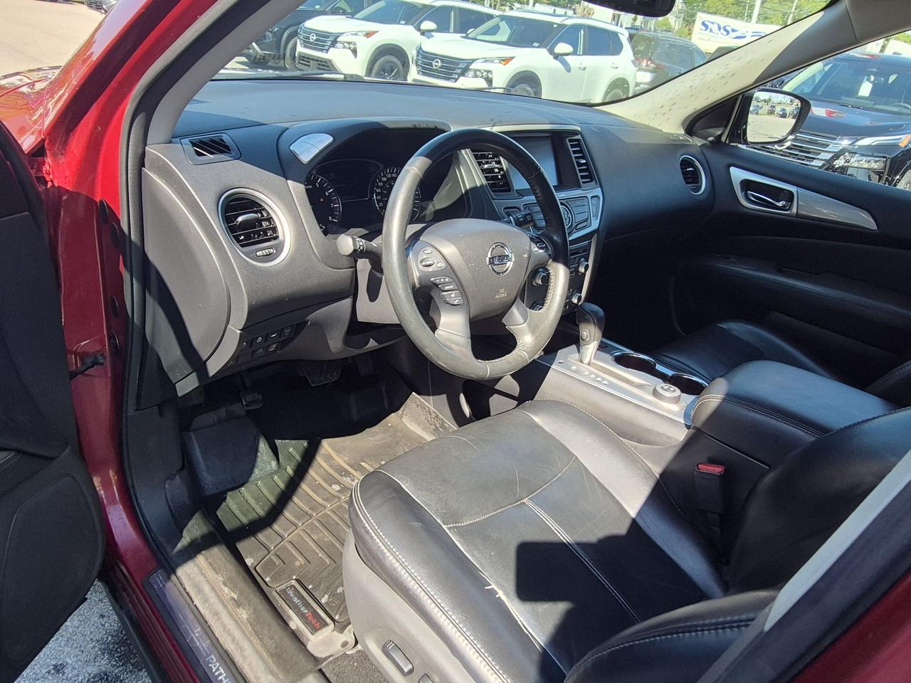 2017 Nissan Pathfinder SL AWD Photo