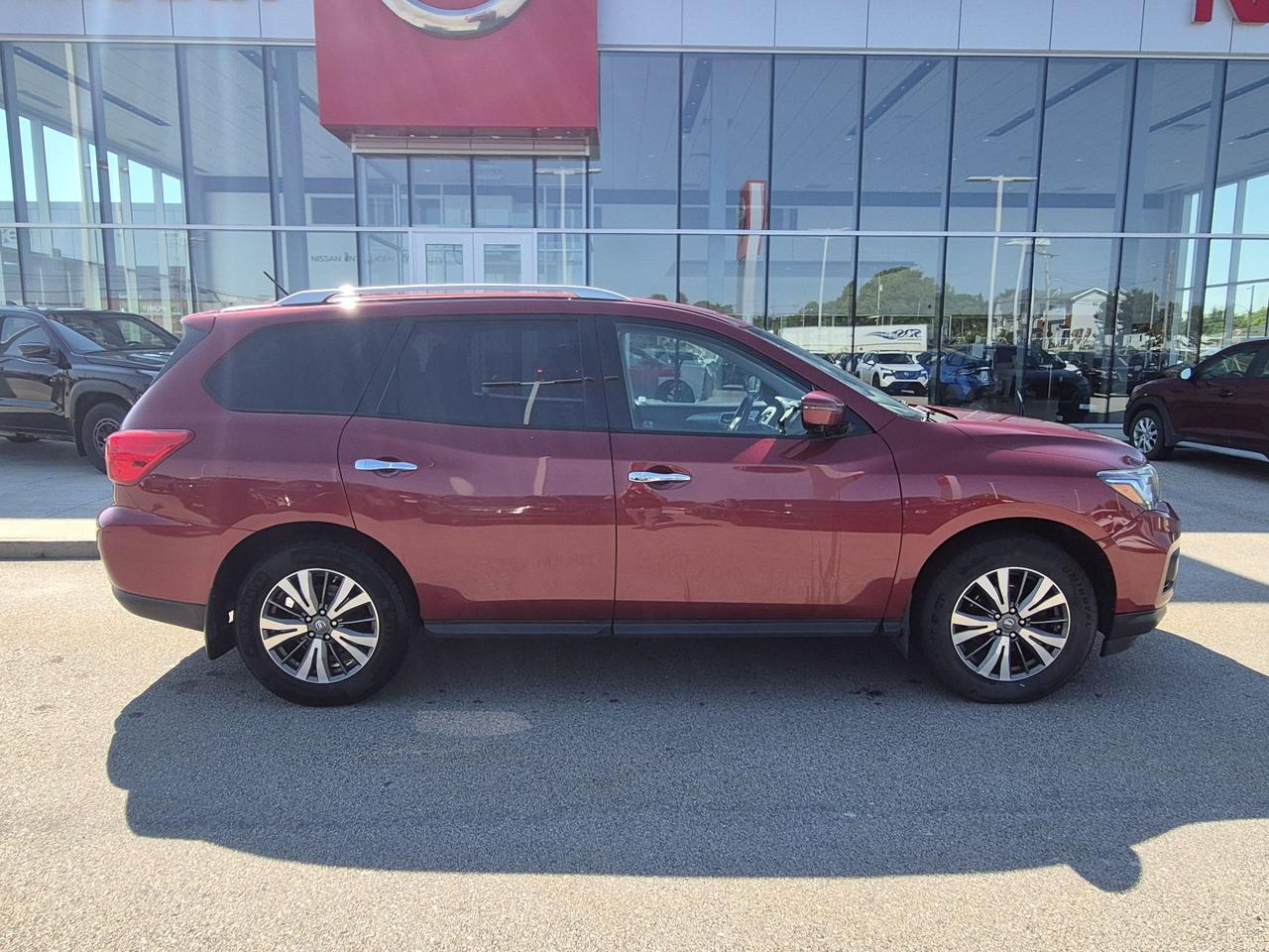 2017 Nissan Pathfinder SL AWD Photo