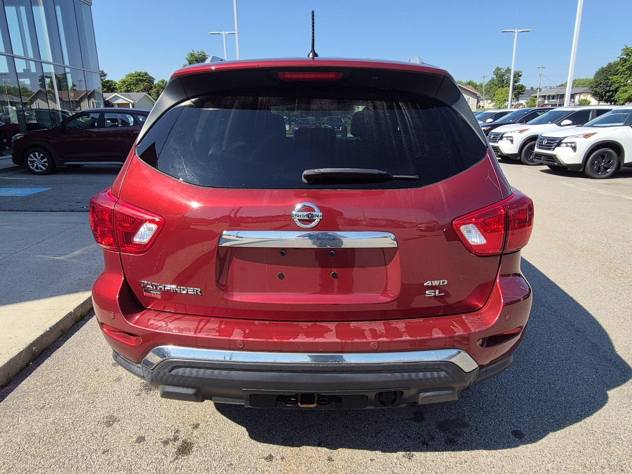 2017 Nissan Pathfinder SL AWD Photo3