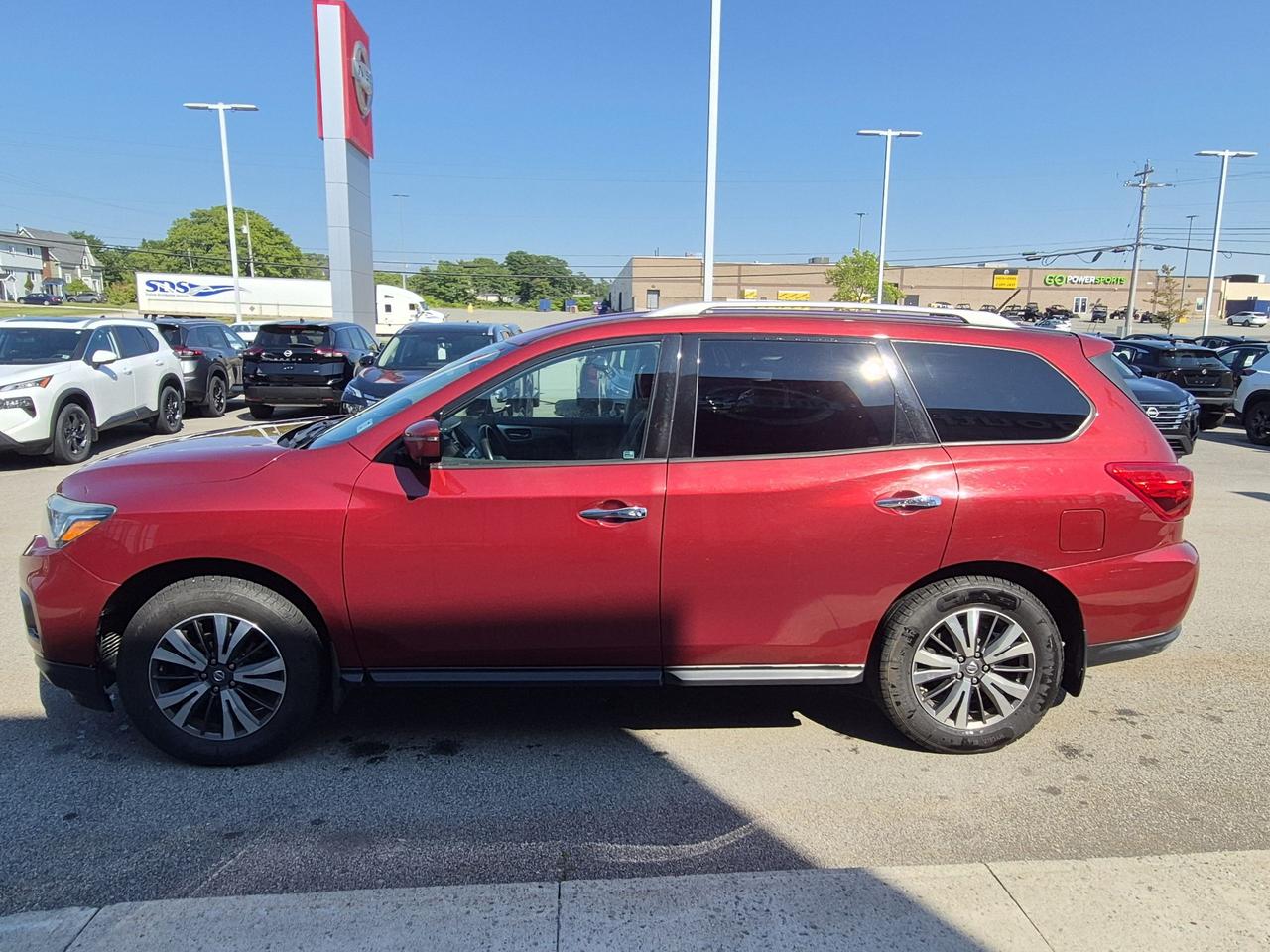 2017 Nissan Pathfinder SL AWD Photo
