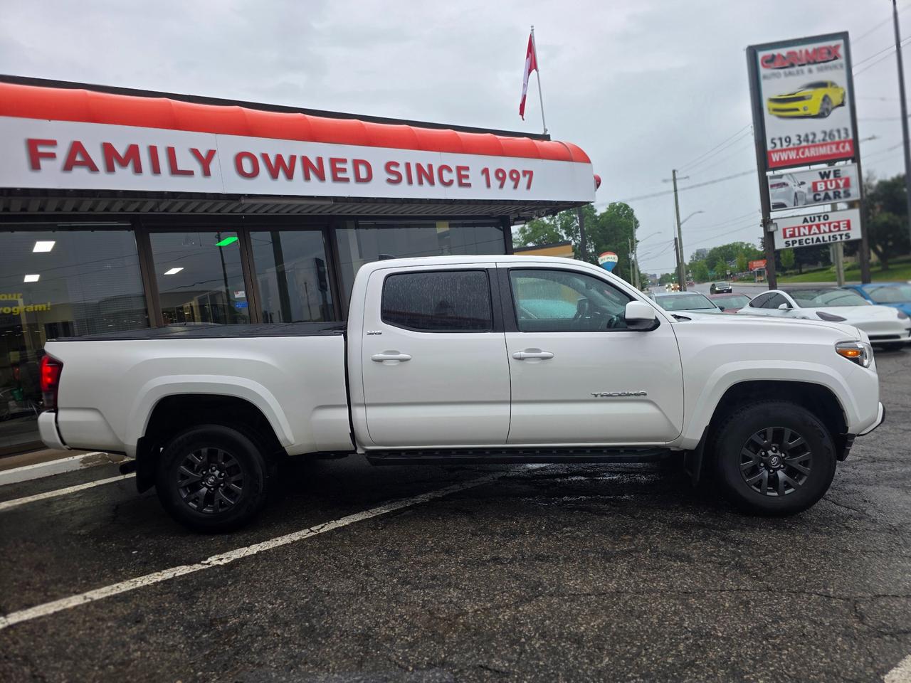 2023 Toyota Tacoma ONE OWNER | ACCIDENT FREE | TOYOTA DEALER SERVICED Photo