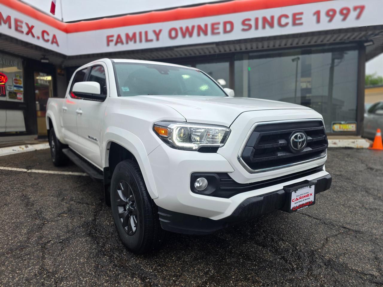 2023 Toyota Tacoma ONE OWNER | ACCIDENT FREE | TOYOTA DEALER SERVICED Photo