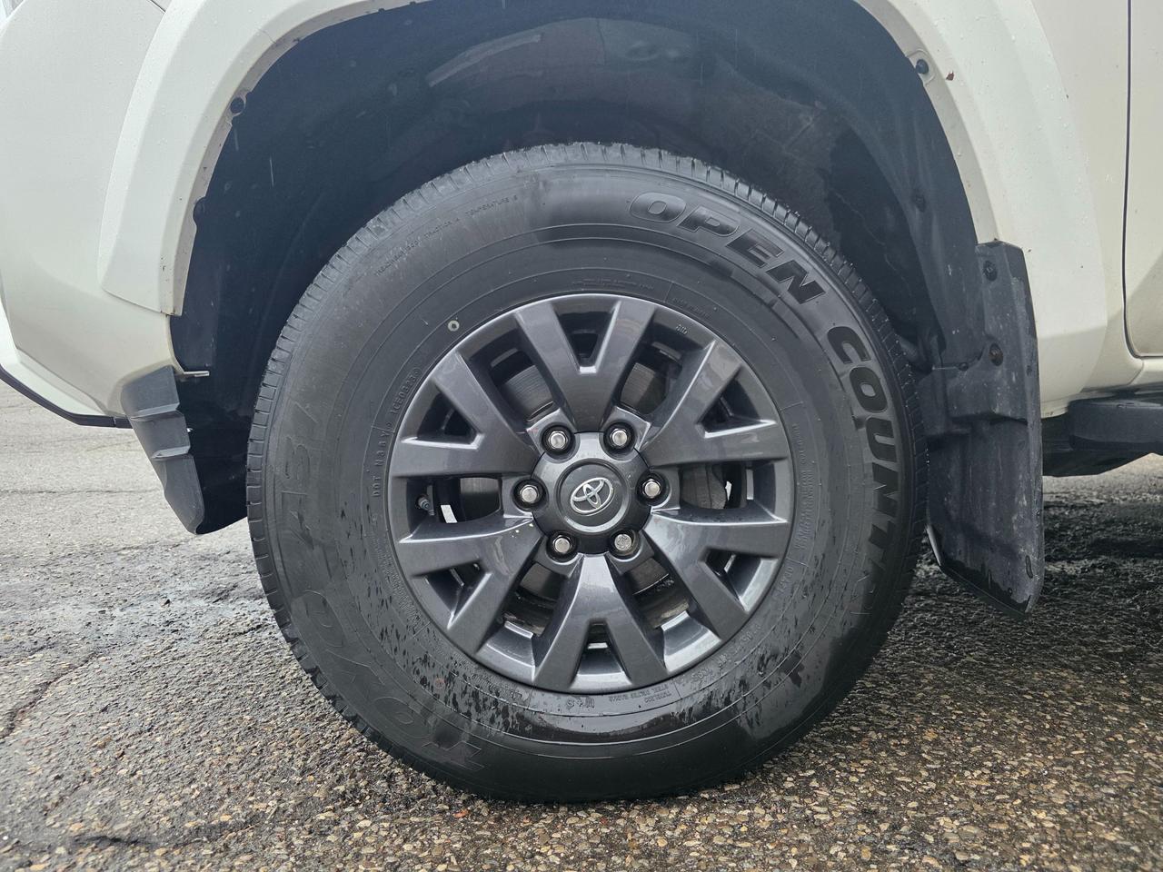 2023 Toyota Tacoma ONE OWNER | ACCIDENT FREE | TOYOTA DEALER SERVICED Photo