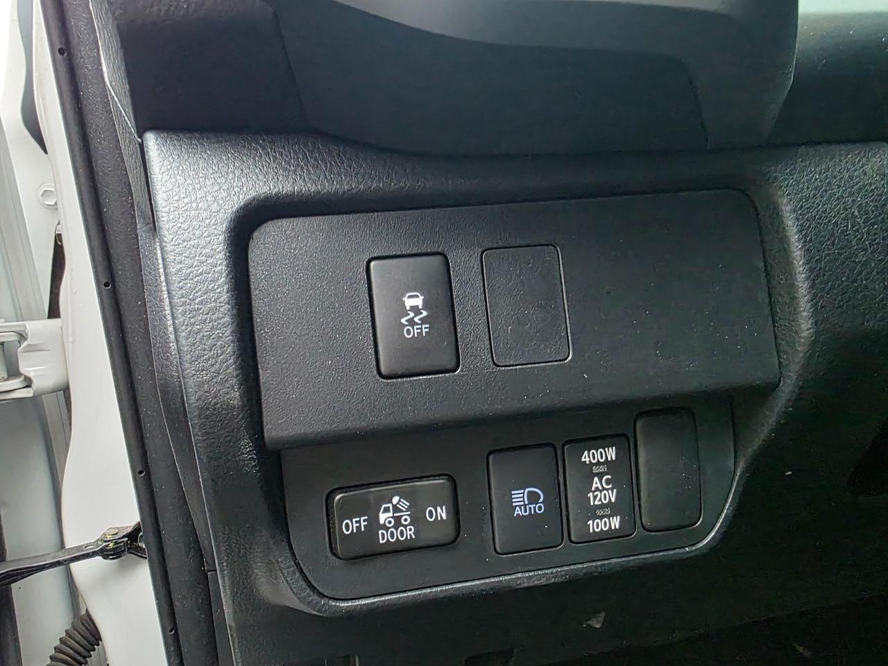 2023 Toyota Tacoma ONE OWNER | ACCIDENT FREE | TOYOTA DEALER SERVICED Photo