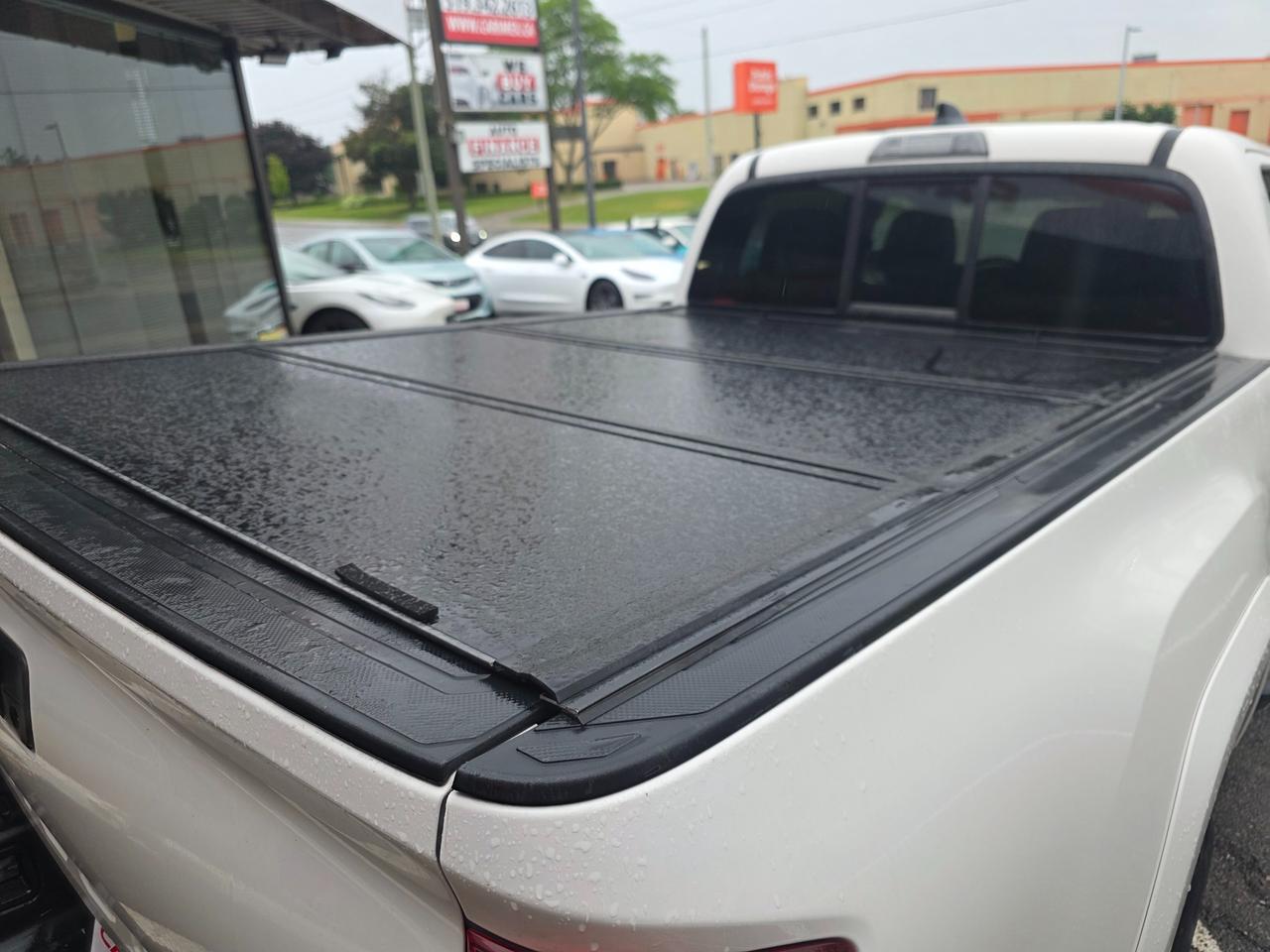 2023 Toyota Tacoma ONE OWNER | ACCIDENT FREE | TOYOTA DEALER SERVICED Photo