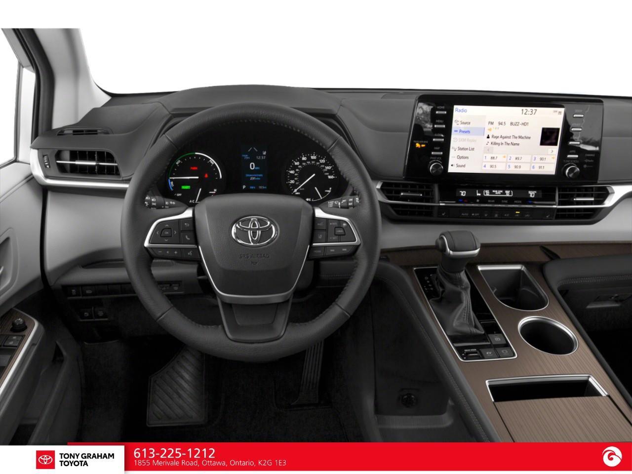 2024 Toyota Sienna XLE 8-Passenger Photo