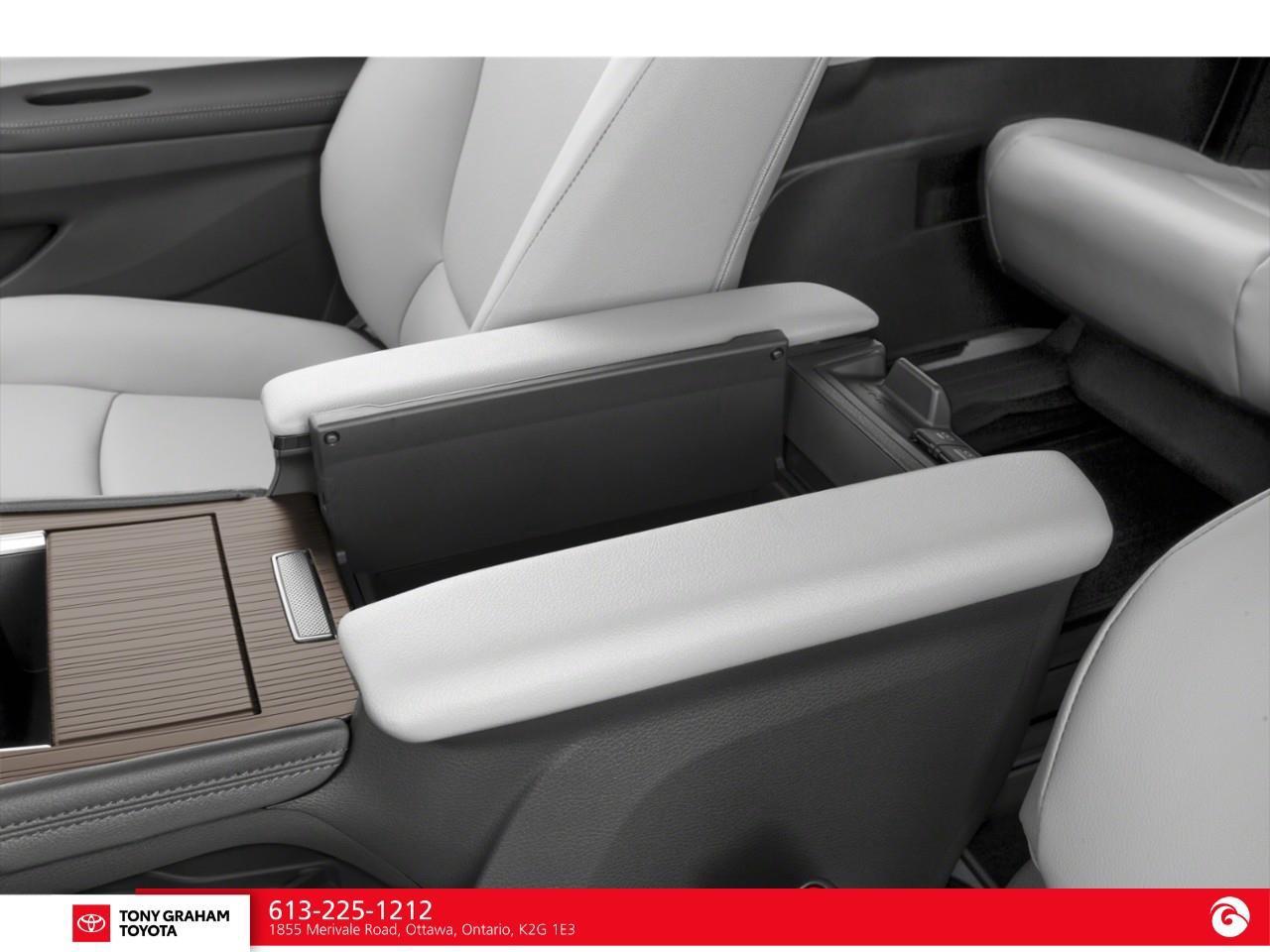 2024 Toyota Sienna XLE 8-Passenger Photo