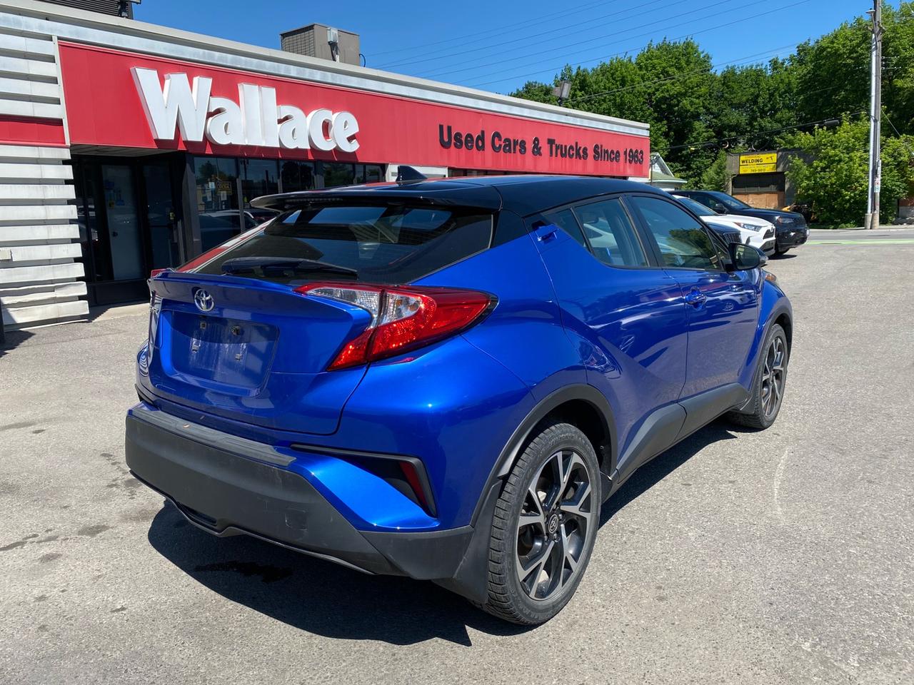 2021 Toyota C-HR XLE Premium Black Roof Photo