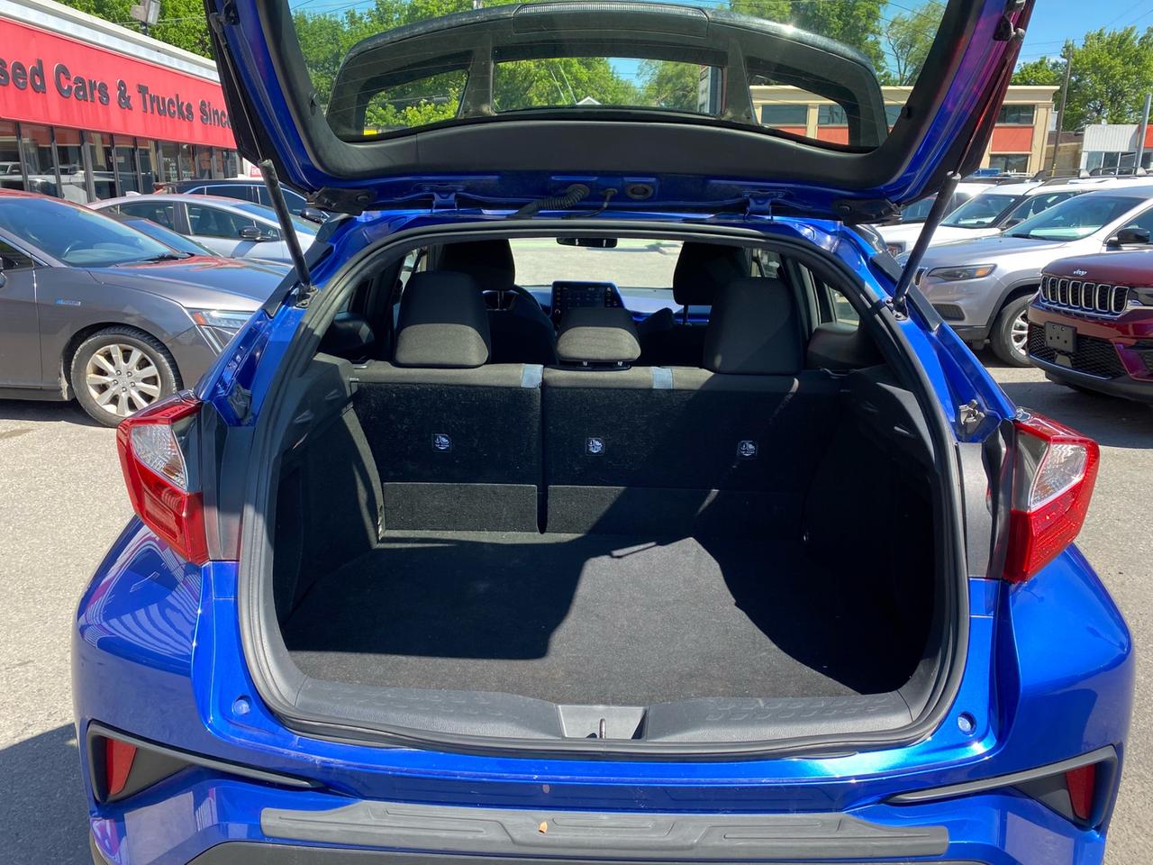 2021 Toyota C-HR XLE Premium Black Roof Photo