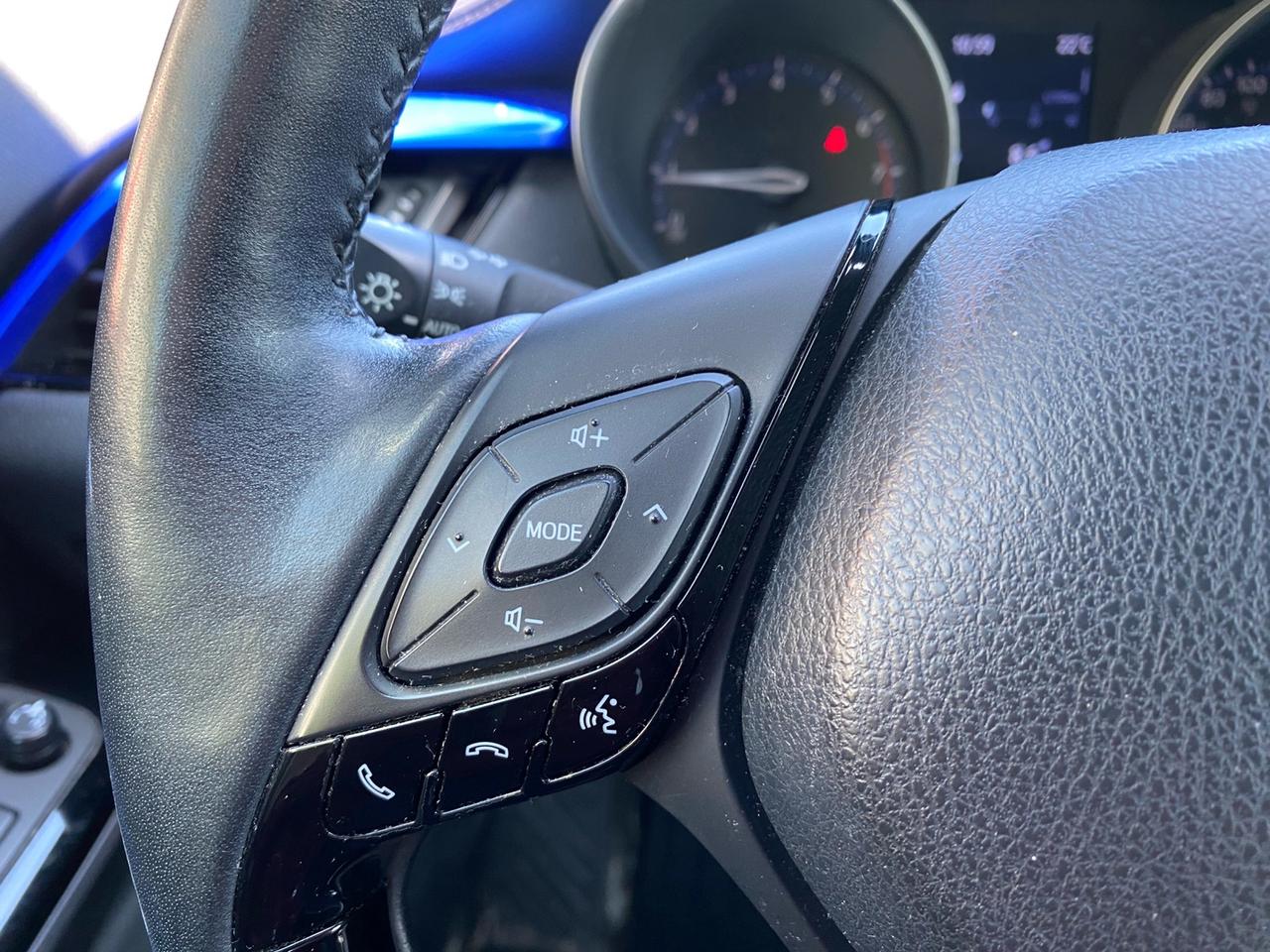 2021 Toyota C-HR XLE Premium Black Roof Photo