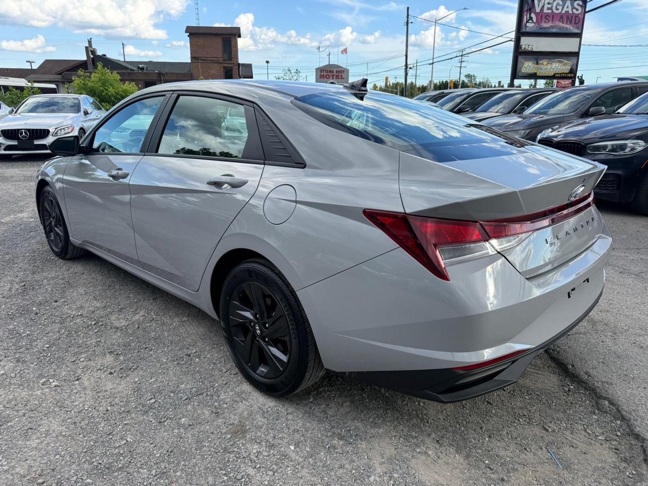 2023 Hyundai Elantra Preferred Photo3