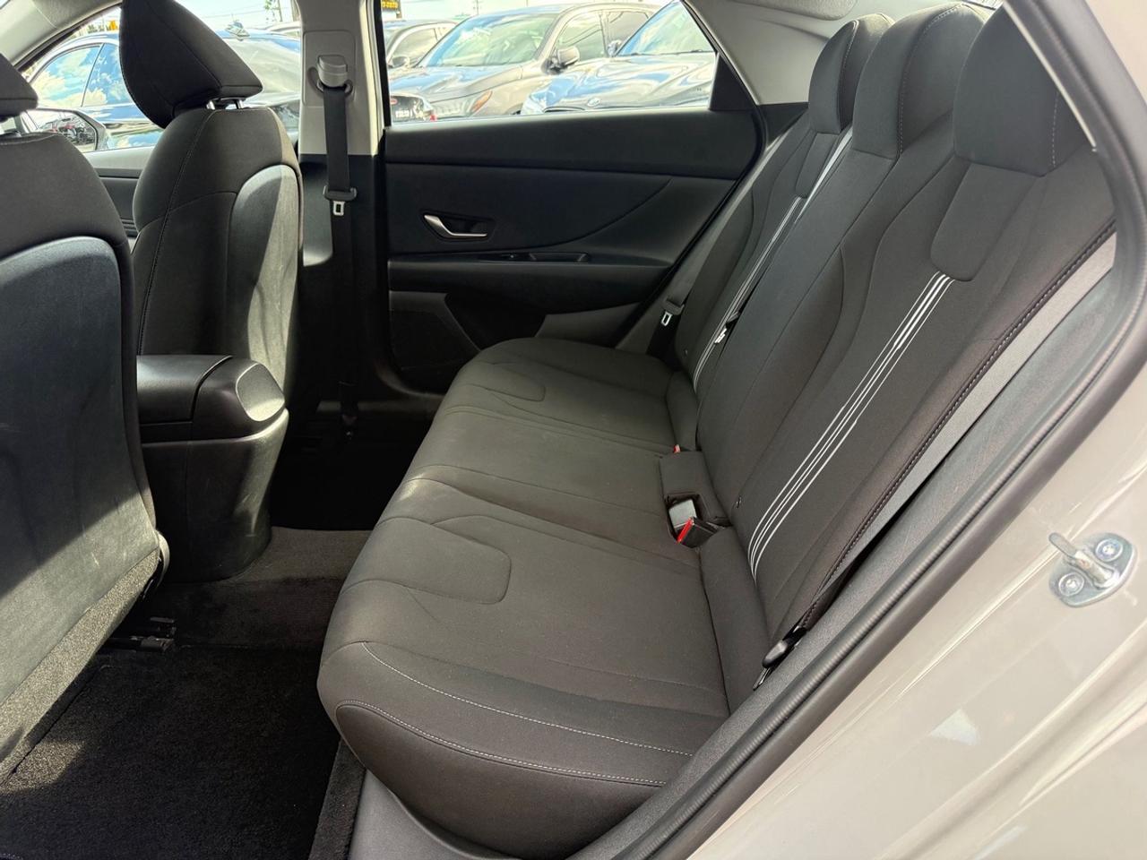 2023 Hyundai Elantra Preferred Photo