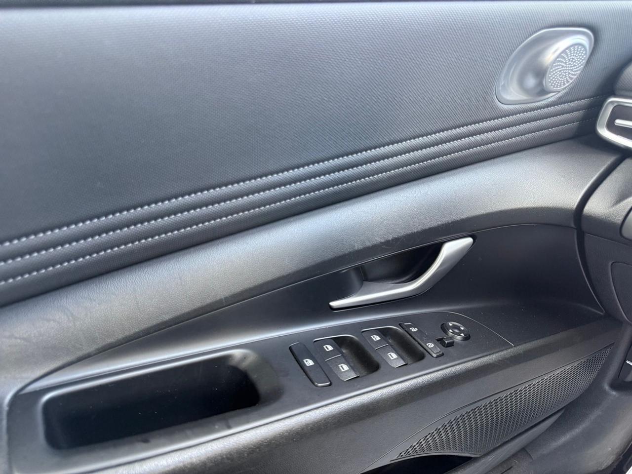 2023 Hyundai Elantra Preferred Photo