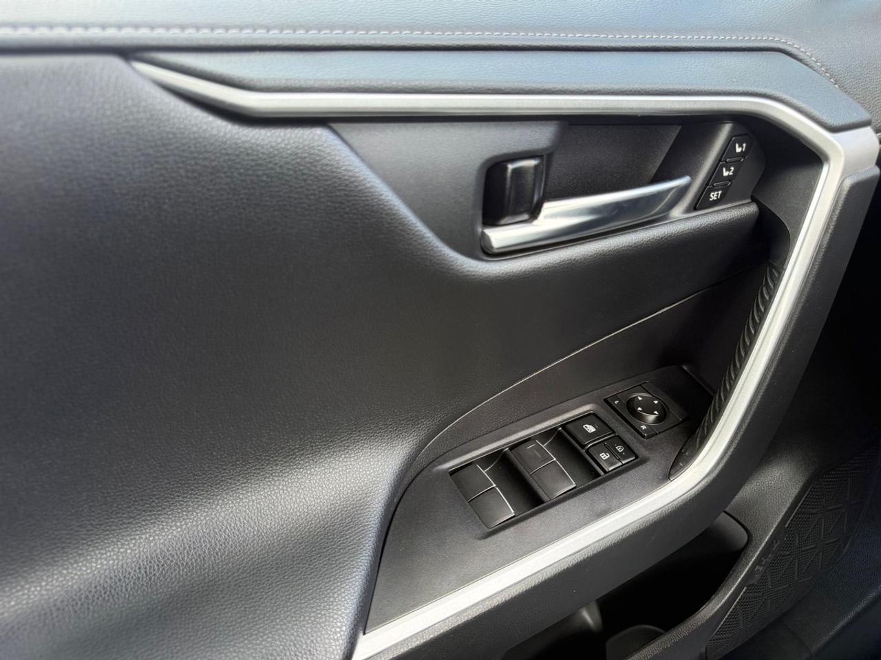 2021 Toyota RAV4 Hybrid Limited Photo