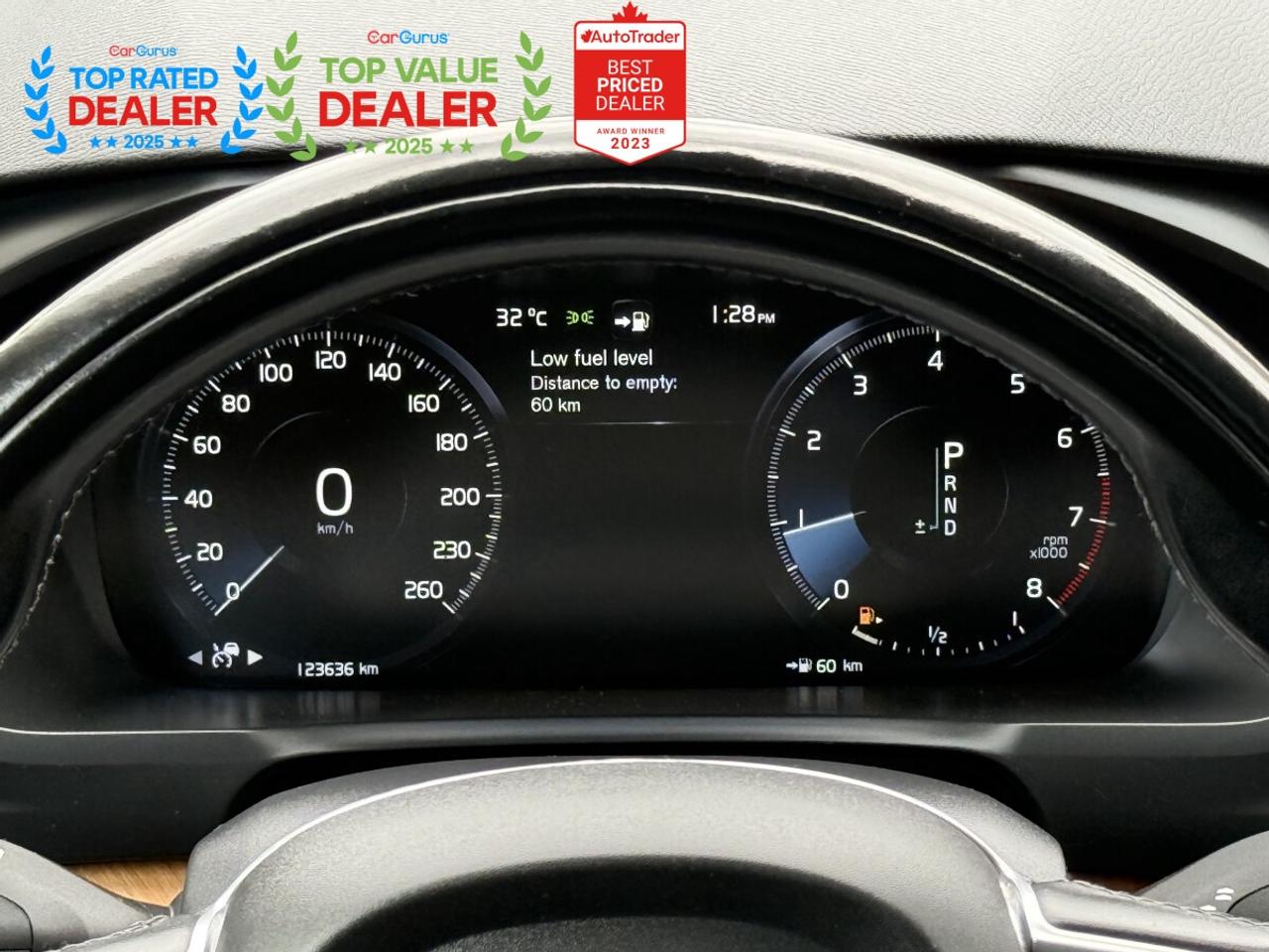 2021 Volvo XC90 MOMENTUM | HARMAN KARDON | 7 SEATER | LOADED Photo