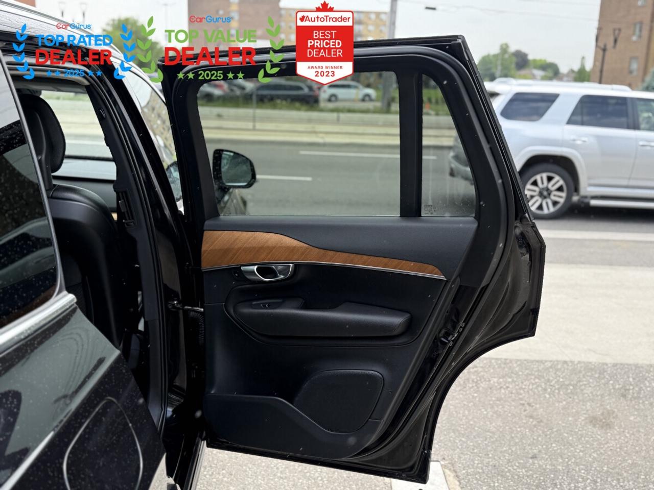 2021 Volvo XC90 MOMENTUM | HARMAN KARDON | 7 SEATER | LOADED Photo
