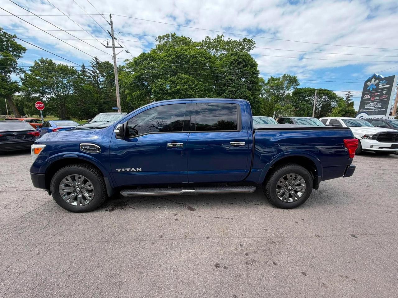 2017 Nissan Titan Platinum Reserve Photo3