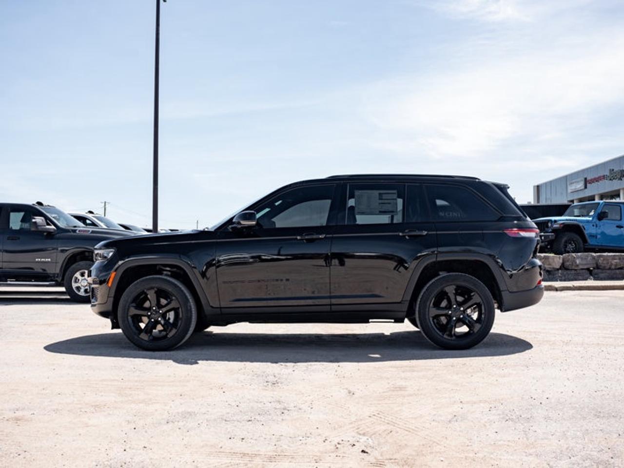 2025 Jeep Grand Cherokee Altitude Photo4